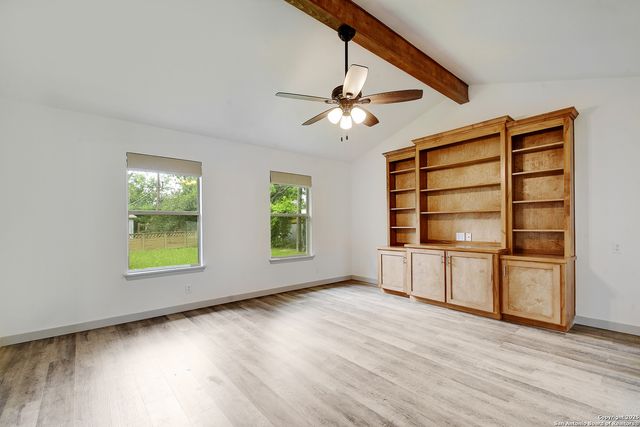 5515 W W Rolling Ridge Dr, San Antonio, TX 78228