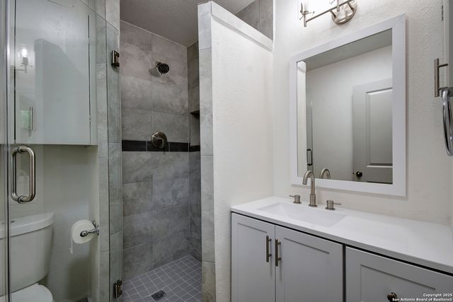 5515 W W Rolling Ridge Dr, San Antonio, TX 78228