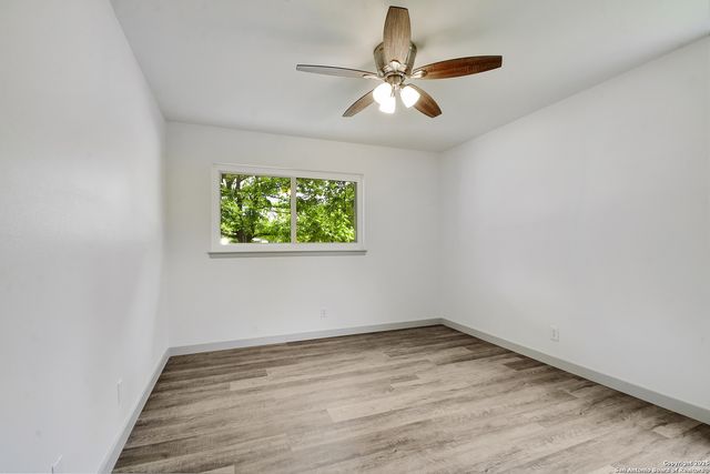 5515 W W Rolling Ridge Dr, San Antonio, TX 78228
