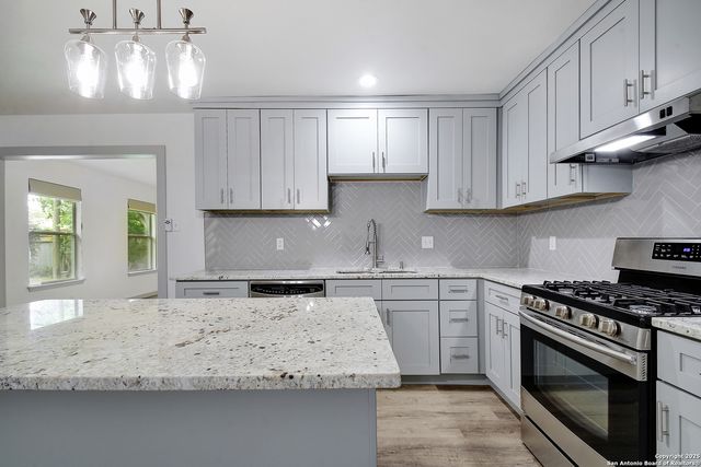 5515 W W Rolling Ridge Dr, San Antonio, TX 78228