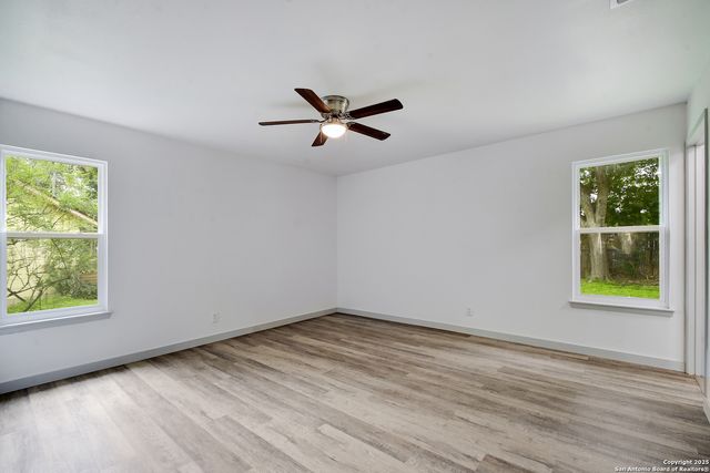 5515 W W Rolling Ridge Dr, San Antonio, TX 78228