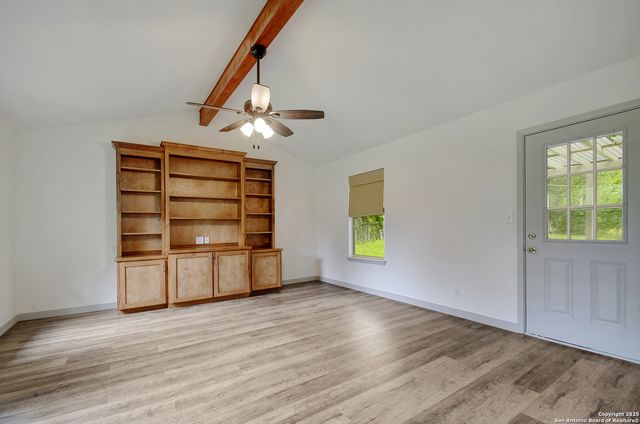 5515 W W Rolling Ridge Dr, San Antonio, TX 78228