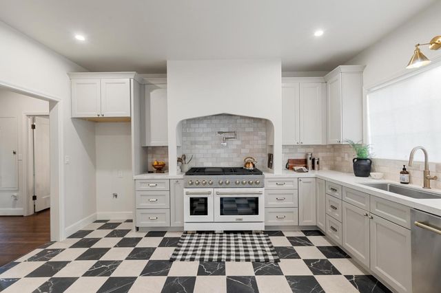 823 W Lodi Ave, Lodi, CA 95240