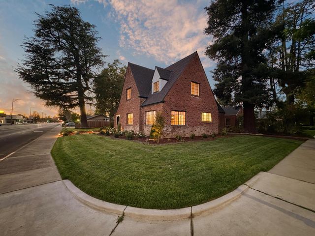 823 W Lodi Ave, Lodi, CA 95240