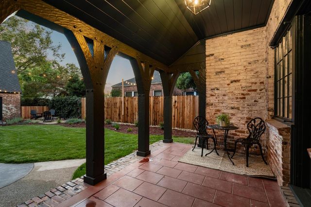 823 W Lodi Ave, Lodi, CA 95240