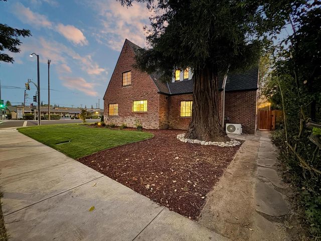 823 W Lodi Ave, Lodi, CA 95240