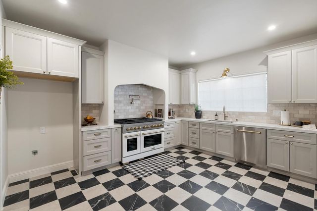 823 W Lodi Ave, Lodi, CA 95240