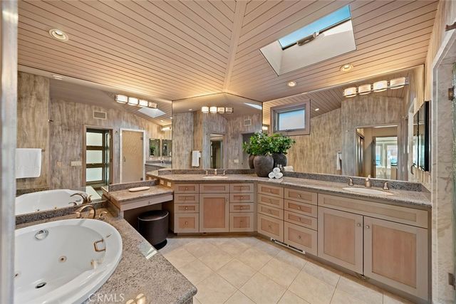 1907 Ocean Way, Laguna Beach, CA 92651