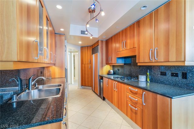 2877 Paradise Road 1406, Las Vegas, NV 89109