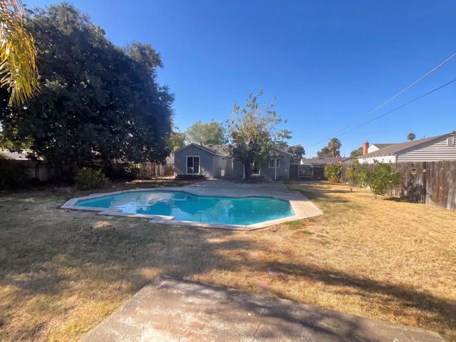 3450 Sierra View Ln, Sacramento, CA 95821