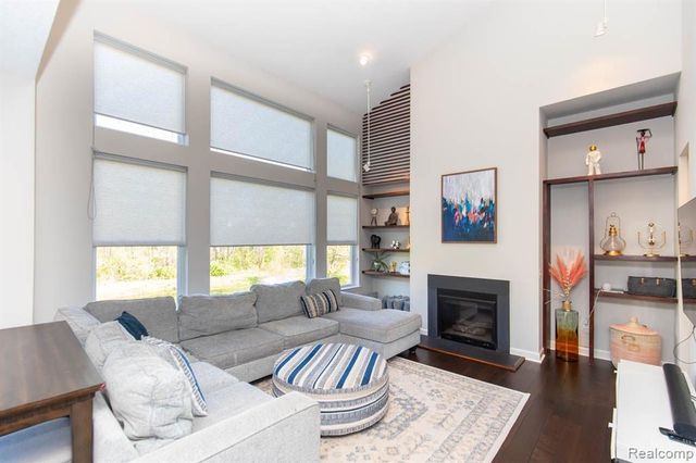 27123 Victoria Road, Novi, MI 48374