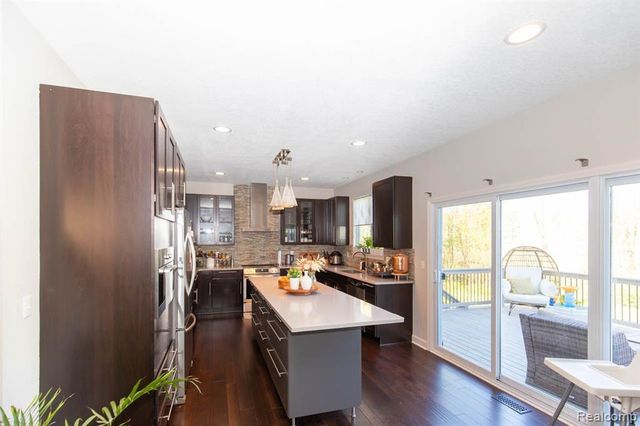 27123 Victoria Road, Novi, MI 48374