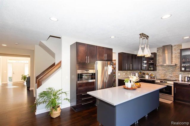 27123 Victoria Road, Novi, MI 48374