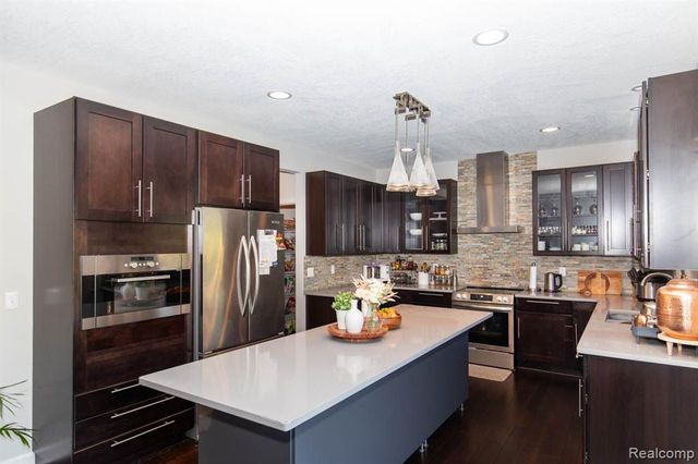 27123 Victoria Road, Novi, MI 48374