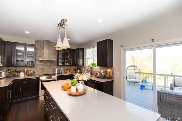 27123 Victoria Road, Novi, MI 48374