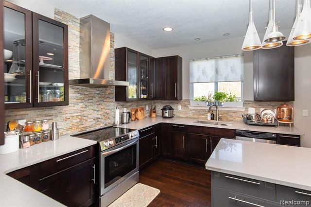 27123 Victoria Road, Novi, MI 48374