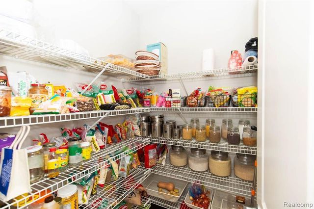 27123 Victoria Road, Novi, MI 48374