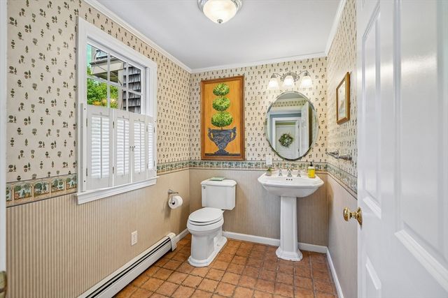 2 Berkley Cir, Hingham, MA 02043