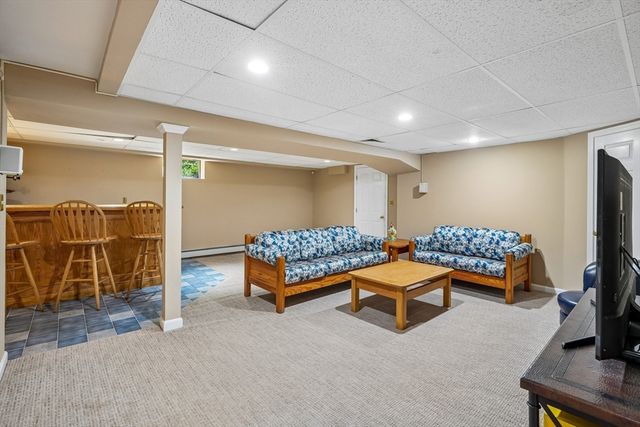 2 Berkley Cir, Hingham, MA 02043
