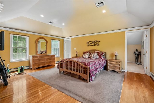 2 Berkley Cir, Hingham, MA 02043