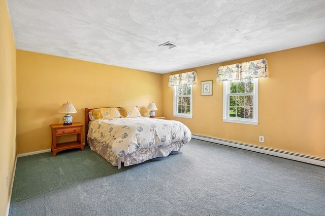 2 Berkley Cir, Hingham, MA 02043