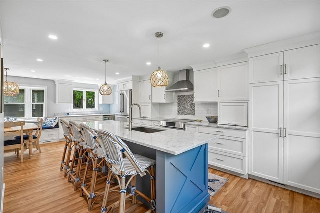 2 Berkley Cir, Hingham, MA 02043
