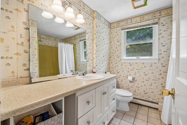 2 Berkley Cir, Hingham, MA 02043