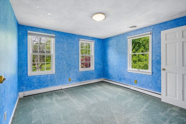 2 Berkley Cir, Hingham, MA 02043