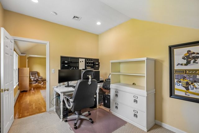 2 Berkley Cir, Hingham, MA 02043