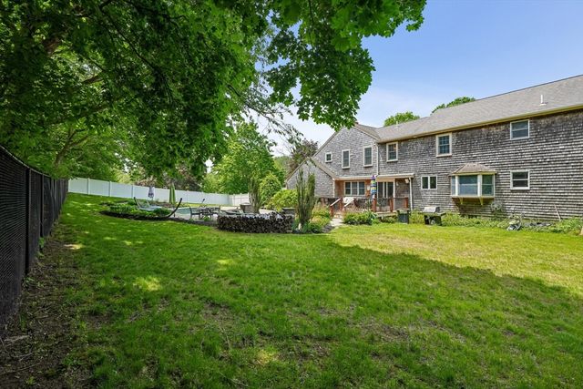 2 Berkley Cir, Hingham, MA 02043