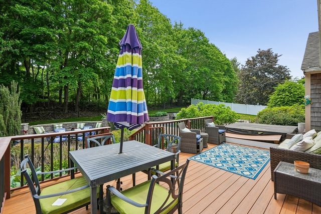 2 Berkley Cir, Hingham, MA 02043