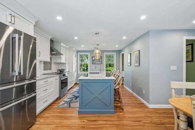 2 Berkley Cir, Hingham, MA 02043
