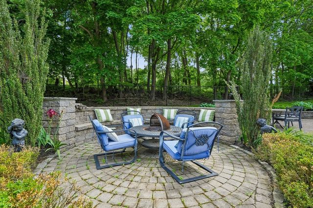 2 Berkley Cir, Hingham, MA 02043