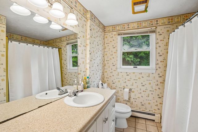 2 Berkley Cir, Hingham, MA 02043