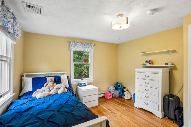 2 Berkley Cir, Hingham, MA 02043
