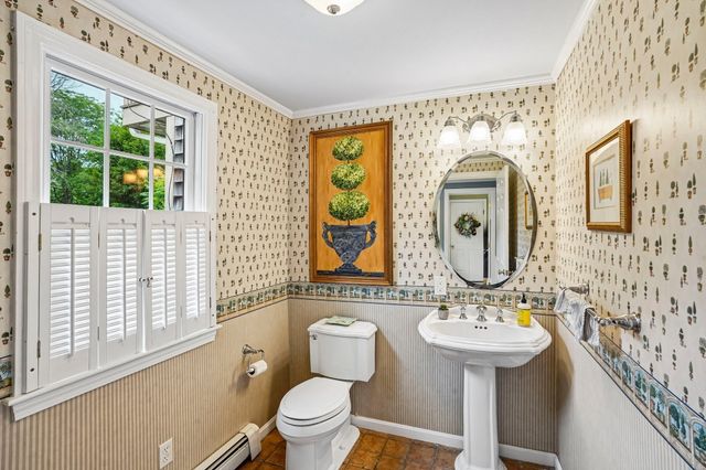 2 Berkley Cir, Hingham, MA 02043