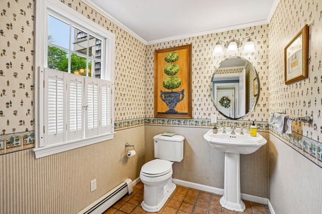 2 Berkley Cir, Hingham, MA 02043