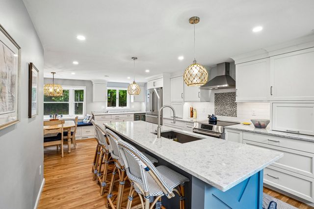 2 Berkley Cir, Hingham, MA 02043