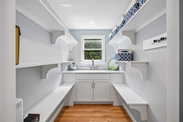 2 Berkley Cir, Hingham, MA 02043