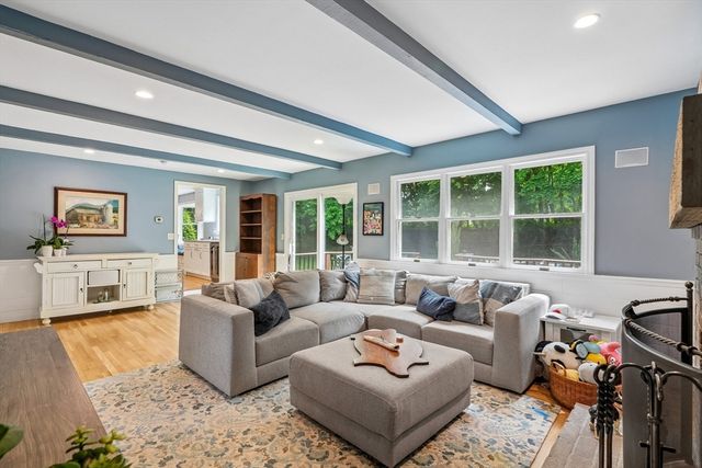 2 Berkley Cir, Hingham, MA 02043