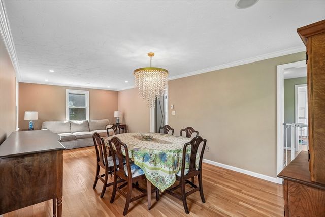 2 Berkley Cir, Hingham, MA 02043