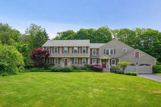 2 Berkley Cir, Hingham, MA 02043