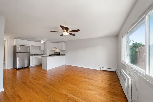 4306 N Keystone Avenue 303, Chicago, IL 60641