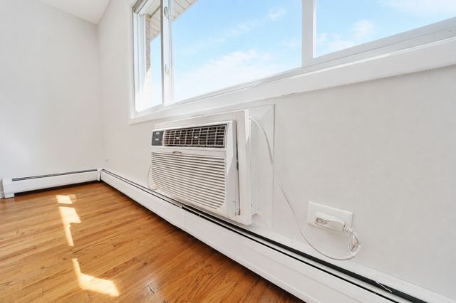 4306 N Keystone Avenue 303, Chicago, IL 60641
