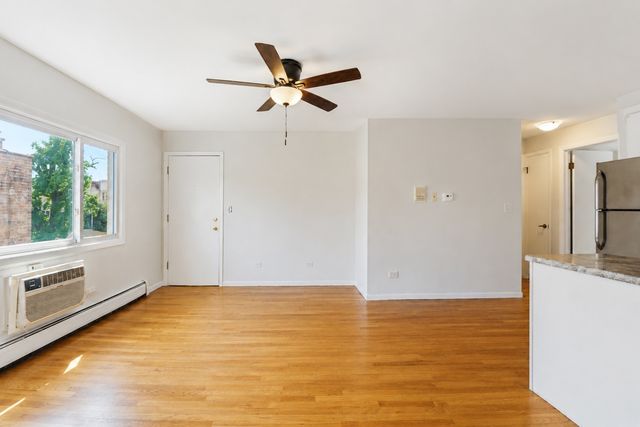 4306 N Keystone Avenue 303, Chicago, IL 60641