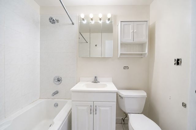 4306 N Keystone Avenue 303, Chicago, IL 60641