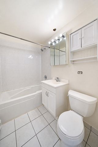 4306 N Keystone Avenue 303, Chicago, IL 60641