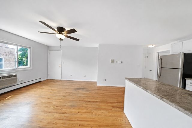 4306 N Keystone Avenue 303, Chicago, IL 60641