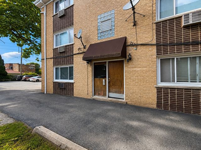 4306 N Keystone Avenue 303, Chicago, IL 60641