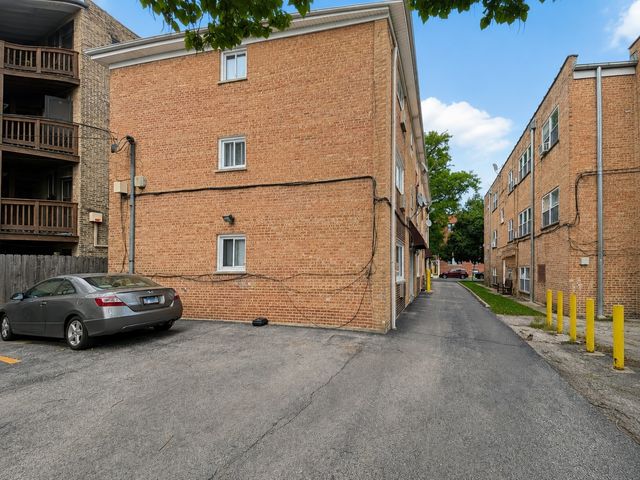 4306 N Keystone Avenue 303, Chicago, IL 60641